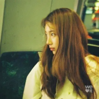 🌸 f4f5dab3 여자, 긴 머리, 초상화, 옆모습, We Heart It telegram sticker