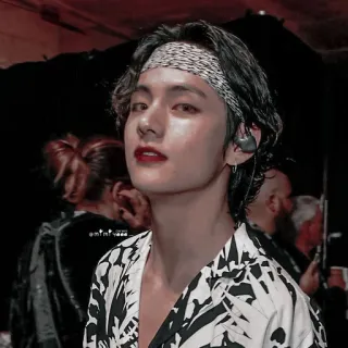 🐯 e1068445 V (Kim Taehyung) kpop, bts, 歌手, 偶像, 时尚 telegram sticker