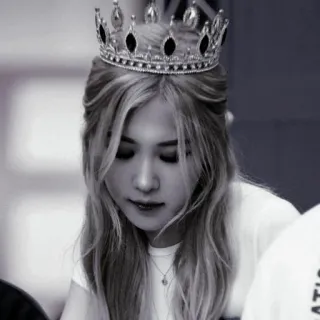 🥀 1afbdc74 Frau, Krone, Monochrom, Porträt, Person, Schmuck, Schönheit telegram sticker