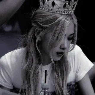 🥀 9a9dbc2b Frau, Krone, Porträt, blond, Person, Mädchen, Schönheit telegram sticker