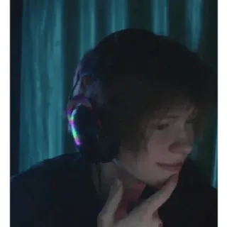 🤔 66b22418 человек, геймер, гарнитура, подросток, в помещении, портрет telegram sticker