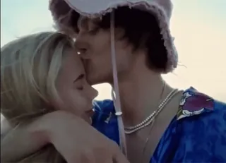 🥰 e85b9b11 情侣, 亲吻, 浪漫, 爱 whatsapp sticker