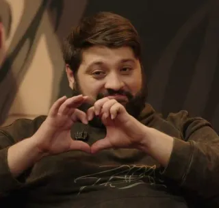 ❤️ 9f527811 남자, 하트 제스처, 인물 사진, 수염 telegram sticker