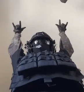 🤟 d58558b8 tattico, equipaggiamento, uniforme, militare, soldato, elmetto telegram sticker