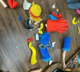 😩 02ac9c64 kapot, pop, figuur, beschadigd, vloer telegram sticker