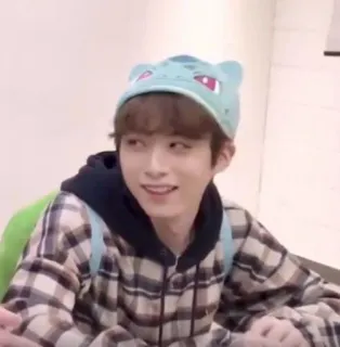 😊 18af359a uomo, cappello, Bulbasaur, abbigliamento, persona, moda whatsapp sticker