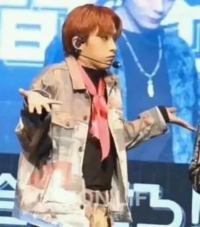 😕 6ba80034 persona, kpop, cantante, maschio, musica, performance whatsapp sticker