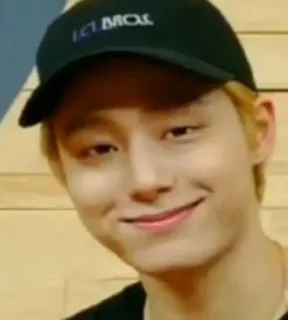 🙃 a3ca5c70 I'CLMOOL coreano, persona, uomo, cappello whatsapp sticker