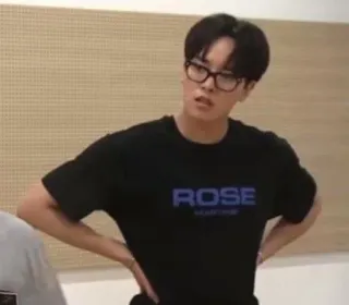 😀 a8260789 ROSE uomo, occhiali, rosa, persona, maglietta nera whatsapp sticker