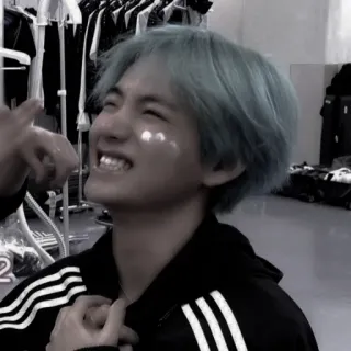 🎸 6e74aeea человек, мужчина, синие волосы, улыбается telegram sticker