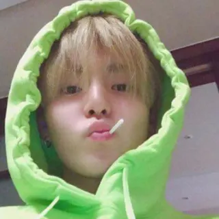 📍 e5209215 ritratto, persona, felpa con cappuccio, lecca lecca, carino, giovane telegram sticker