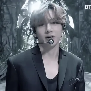 🌟 52b2b404 BTS bts, k-pop, idol, chanteur, homme, écouteurs, musique telegram sticker