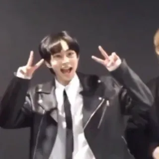 ✌ 211ab8f2 símbolo de la paz, juventud, persona, hombre, sonriendo, chaqueta whatsapp sticker