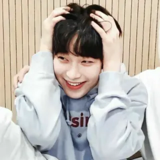 🙉 98a992a2 chico, sonrisa, sudadera con capucha, asiático, feliz whatsapp sticker