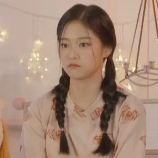 🐱 2886f800 fille, nattes, portrait, intérieur, personne, jeune telegram sticker