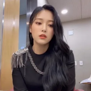 🐱 e1873fd8 femme, portrait, cheveux noirs, fille, beauté, personne telegram sticker