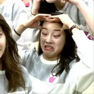 🤡 dc4871b2 faccia buffa, meme, stupido, espressione, donna, asiatica telegram sticker