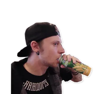 🍼 f739e880 НАЖДОГНУ мужчина, пьет, кепка, напиток telegram sticker