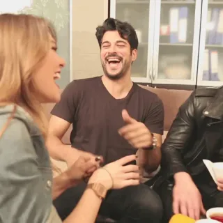 🍂 8a96c6c7 gente, riendo, amigos, interior telegram sticker