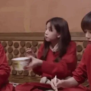 🗿 add329b8 orang, makan, makanan, sumpit, mangkuk, dalam ruangan whatsapp sticker