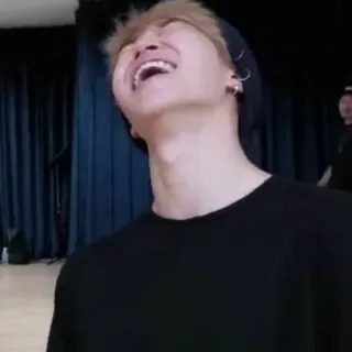 👀 f71b63b2 persona, hombre, riendo, feliz, gorro telegram sticker