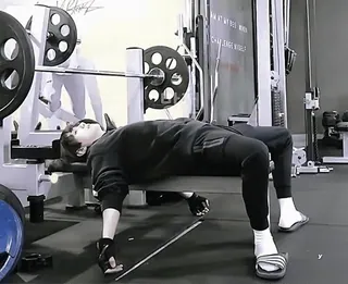 😶 18475399 举重, 健身房, 锻炼, 健身, 卧推, 训练, 锻炼, 健康 telegram sticker