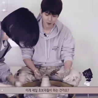 🙃 894a401c 이게 제일 초보자들이 하는 건가요? 陶艺, 陶瓷, 手工, 制作, 转盘, 工作室 telegram sticker
