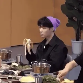 😐 93a7a82f 男人, 香蕉, 吃, 室内, 桌子, 紫色 telegram sticker