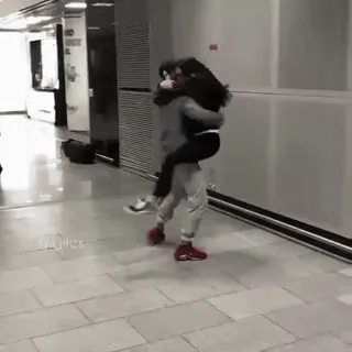 🤍 4114803f coppia, abbraccio, relazione, affetto, amore, abbraccio whatsapp sticker