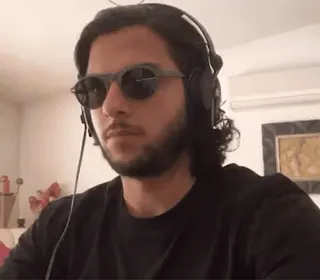 🖖 c8e1fdf7 男人, 人, 太阳镜, 耳机, 肖像, 音乐 telegram sticker