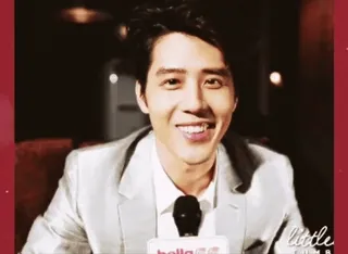 😉 6e066c58 little THUMB мужчина, улыбка, костюм, портрет whatsapp sticker