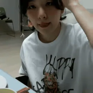 🌝 42c02107 HAPPY senang, kaos, kasual, wanita telegram sticker