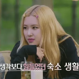 🌝 7c030ede 생각보다 힘들었던 숙소 생활 Korea, ekspresi, rambut pirang, bingung, reaksi, K-Pop telegram sticker