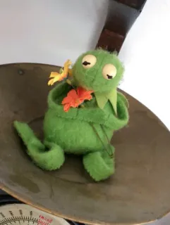 🐸 0b09b216 Kermit เคอร์มิท, มัพเพ็ต, กบ, หุ่นกระบอก, สีเขียว, ดอกไม้ whatsapp sticker