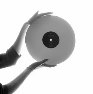 🎵 275f3c3a 黑胶唱片, 手, 音乐, 专辑, 唱片 telegram sticker