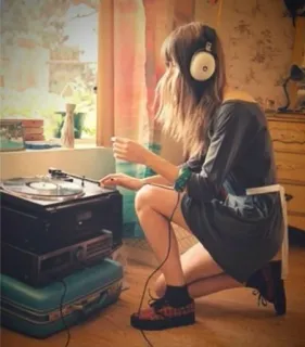 🎵 334f474a 音乐, 黑胶唱片, 唱片机, 耳机, 复古, 女孩 telegram sticker