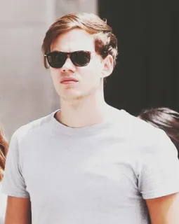 🕸 37933648 homem, óculos de sol, casual, retrato telegram sticker