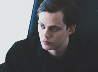 🕸 65268e17 Bill Skarsgård ator, celebridade, retrato, homem telegram sticker