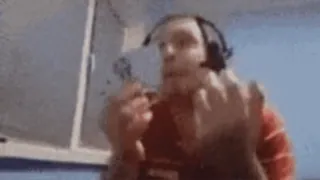 🃏 aa8a4fd8 Geste, Stinkefinger, beleidigend, Mann, Kopfhörer telegram sticker