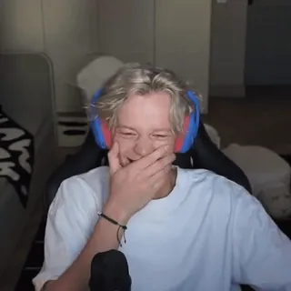 😁 866ccf97 Person, blonde Haare, Kopfhörer, Lächeln whatsapp sticker