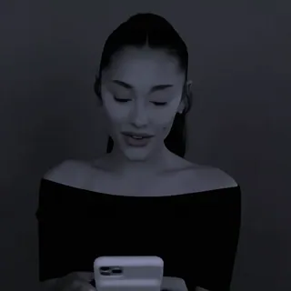 🤍 543744f7 Ariana Grande, beroemdheid, zangeres, portret, vrouw, persoon, telefoon telegram sticker