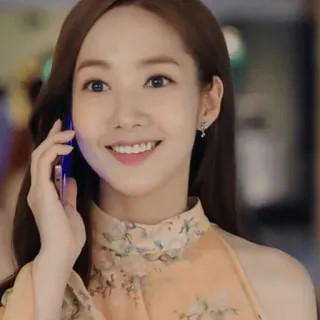 😄 99762696 Frau, Porträt, lächelnd, Handy, koreanisch, Schauspielerin, Mädchen telegram sticker