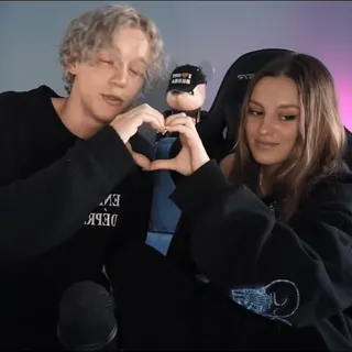 😕 98b562e8 пара, любовь, сердце, отношения, вместе telegram sticker