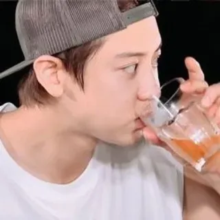 🐻 7faafb8b persona, bebiendo, gorra, vaso, bebida telegram sticker