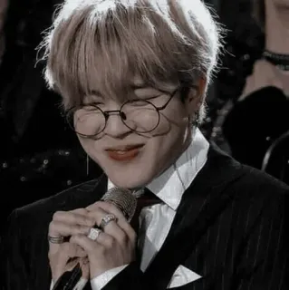 🌑 b86f1820 Jimin Jimin, BTS, K-Pop, cantor, óculos, microfone telegram sticker