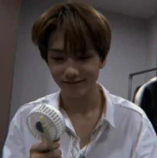 🦅 d8ed9dfd personne, fan, portrait, intérieur, t-shirt whatsapp sticker