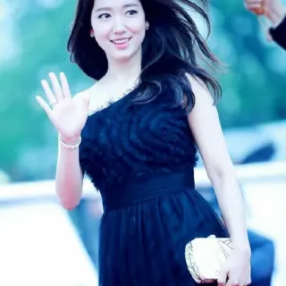 👋 12560ba1 Park Shin-hye Park Shin-hye, Atriz, Coreana, Vestido, Moda, Celebridade, Vestido preto whatsapp sticker