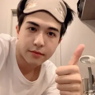 🌟 3ce99aee Daumen hoch, Schlafmaske, Mann, Innenbereich, Person, Selfie telegram sticker