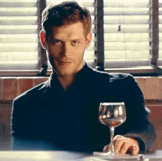 🔥 4bcb1e45 Klaus Mikaelson The Vampire Diaries mężczyzna, wino, serial, wampir, postać, The Originals telegram sticker