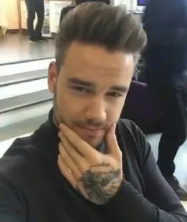 ✨ 476d445b mężczyzna, dłoń, portret, celebryta, tatuaż whatsapp sticker